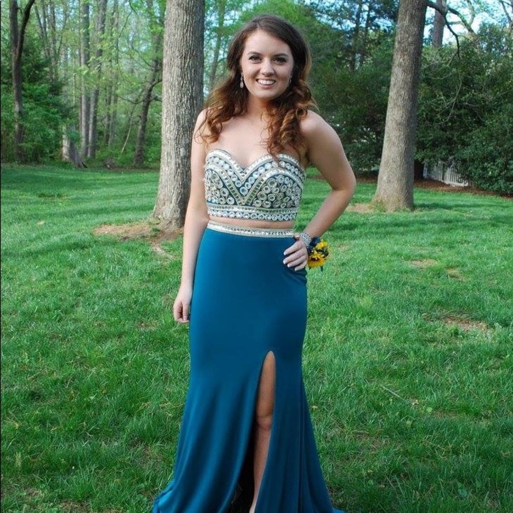 Two piece prom dress - Picture 2 of 3